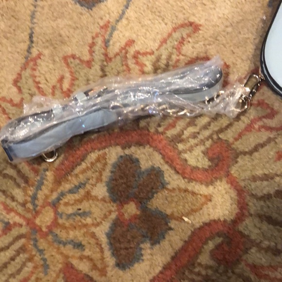 NWT Robins egg blue Guess vegan leather woven bag. - Picture 10 of 11